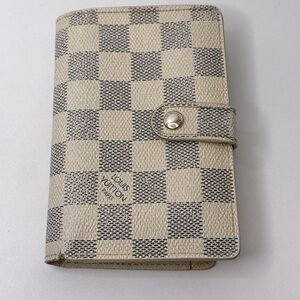 🎊SOLD🎊Louis Vuitton Kiss lock wallet 😘